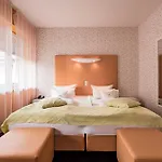 Отель Retro Design 4*